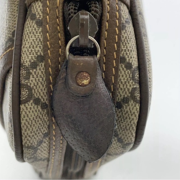 [0062] Vintage Gucci Clutch Wristlet or Toiletry Bag - Picture 7 of 16